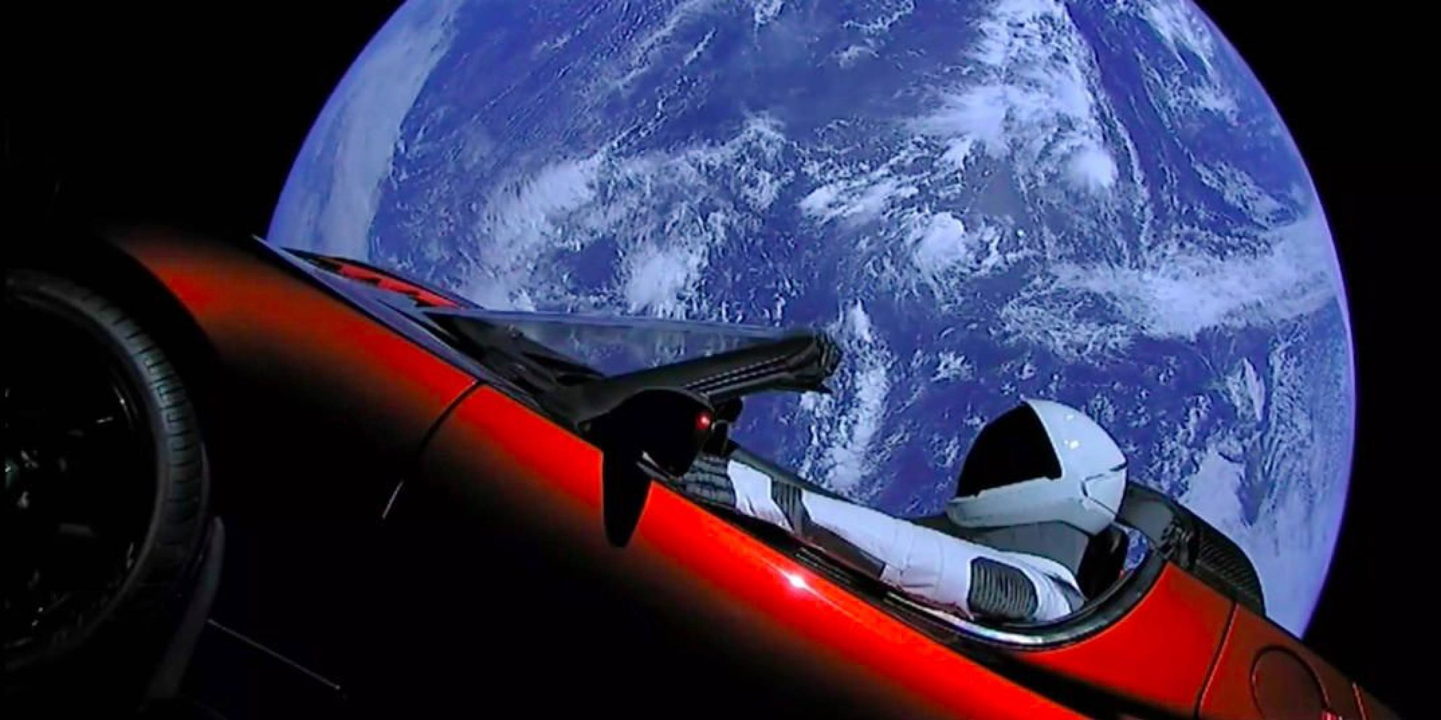 Космическата Tesla може да се удари в Земята след милиони години