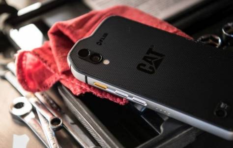 Cat S61 вижда в тъмното и не се плаши от цимента