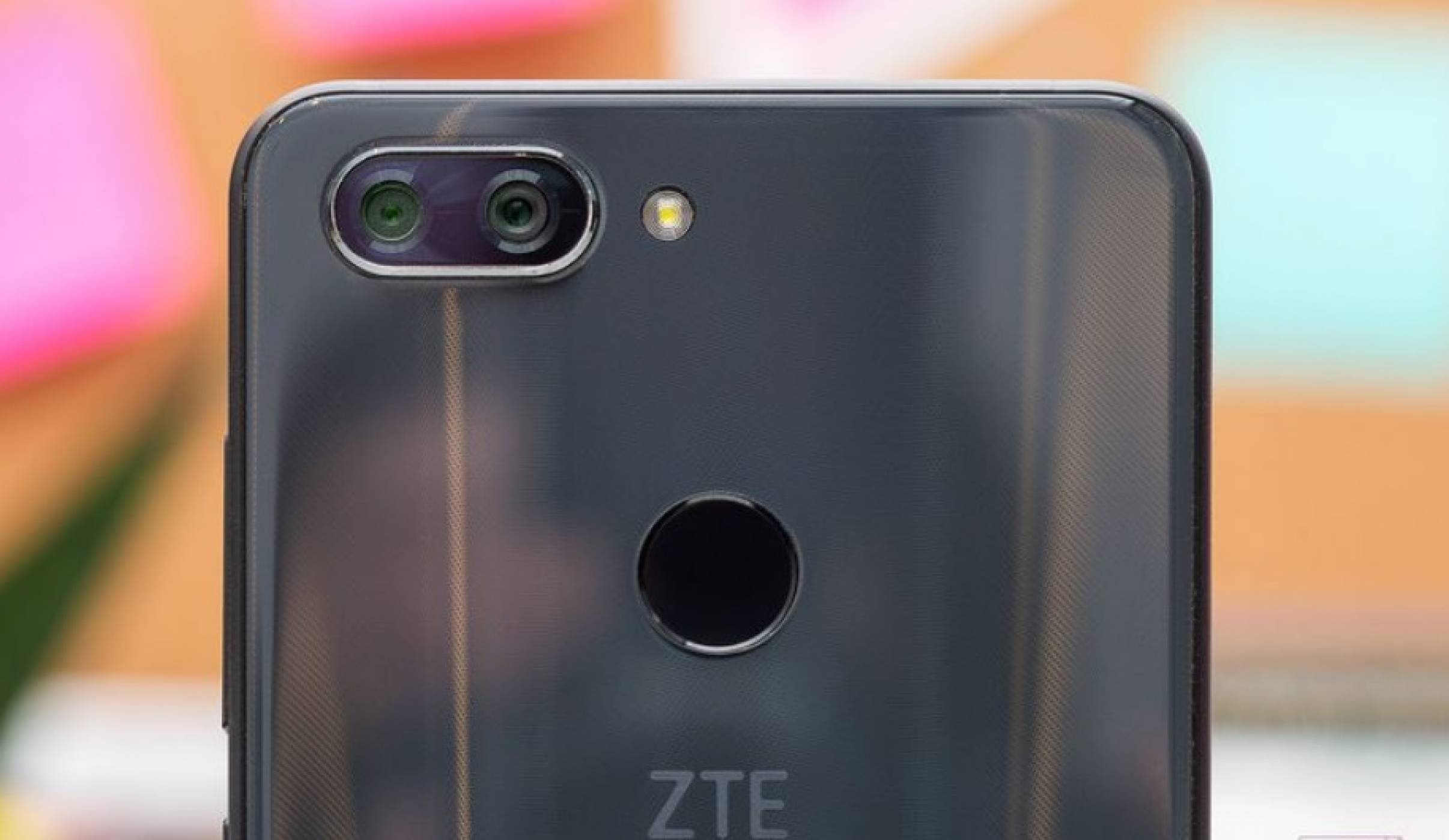 Най-новият Blаde смартфон на ZTE залага на двойна камера и стъклен гръб
