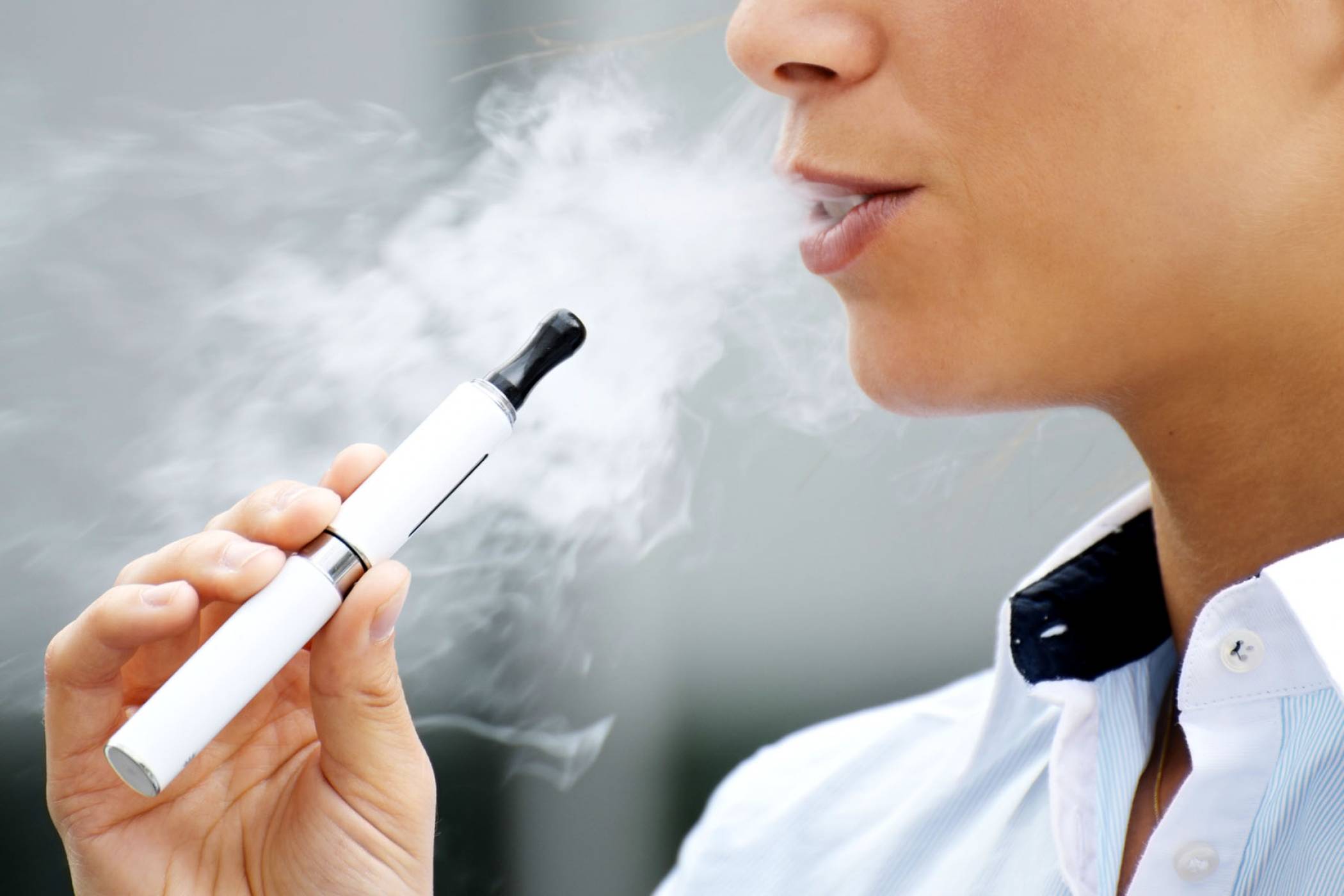 Димът от е-цигарите може да съдържа опасни нива на токсични метали