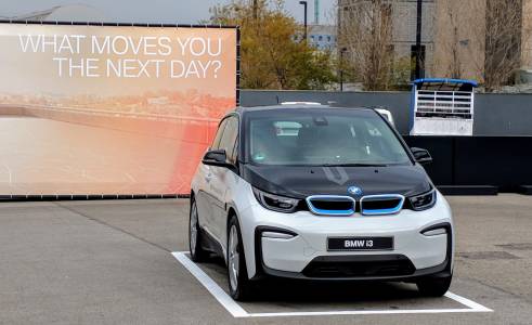 BMW превръща смартфона ви в ключ за колата. И не спира дотам