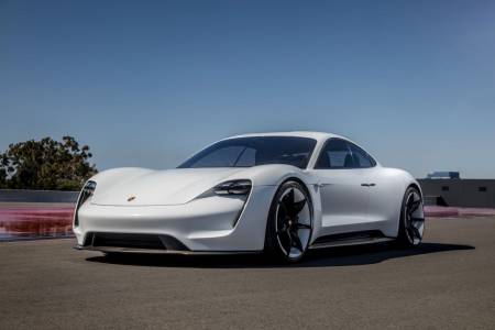 Вижте как Porsche ще влезе в битката с електромобили