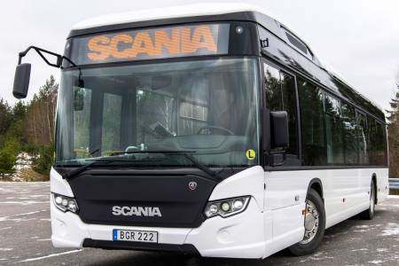Електробус Scania започва работа още този месец