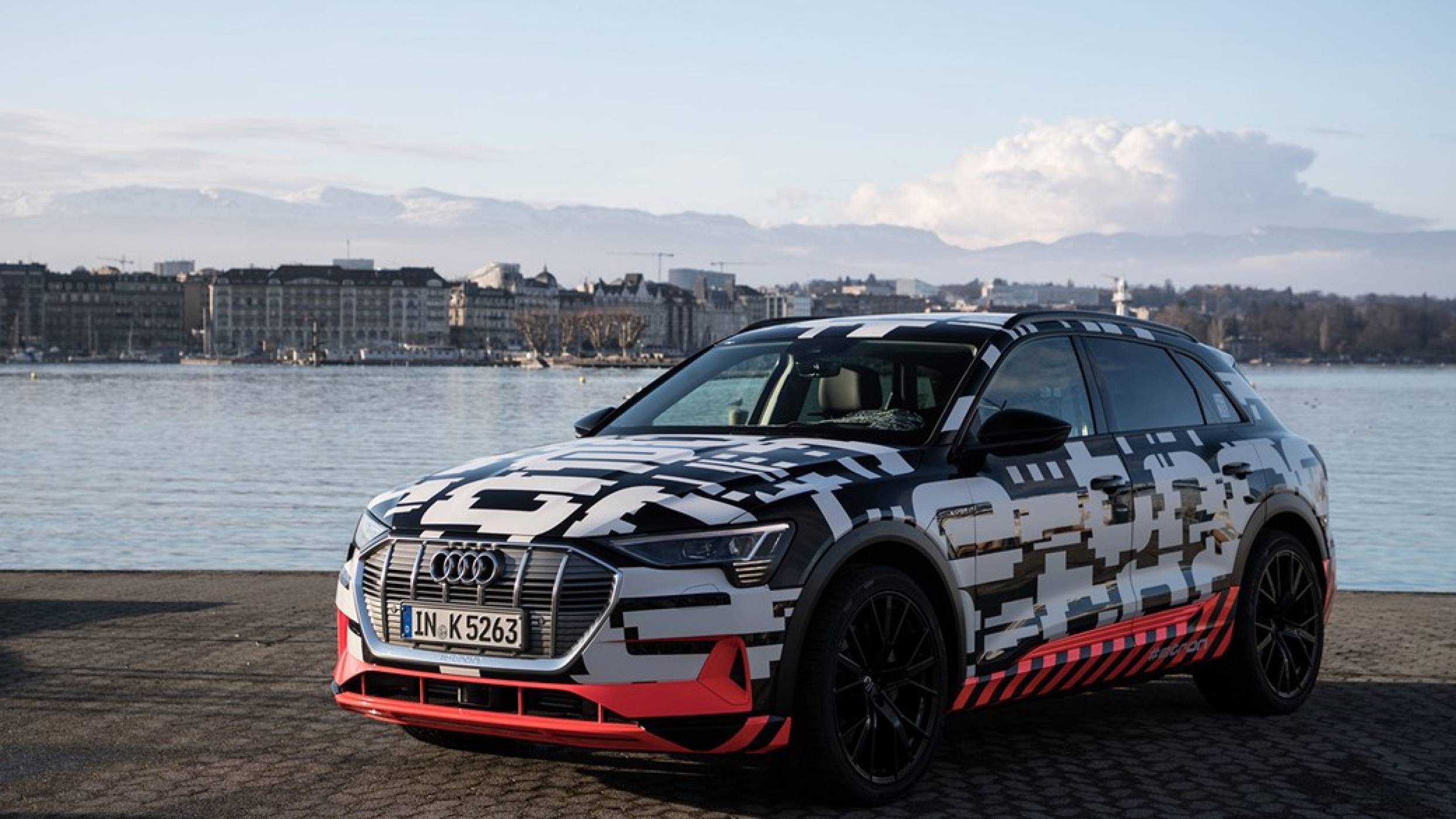 250 бройки от Audi e-tron обикалят из Женева