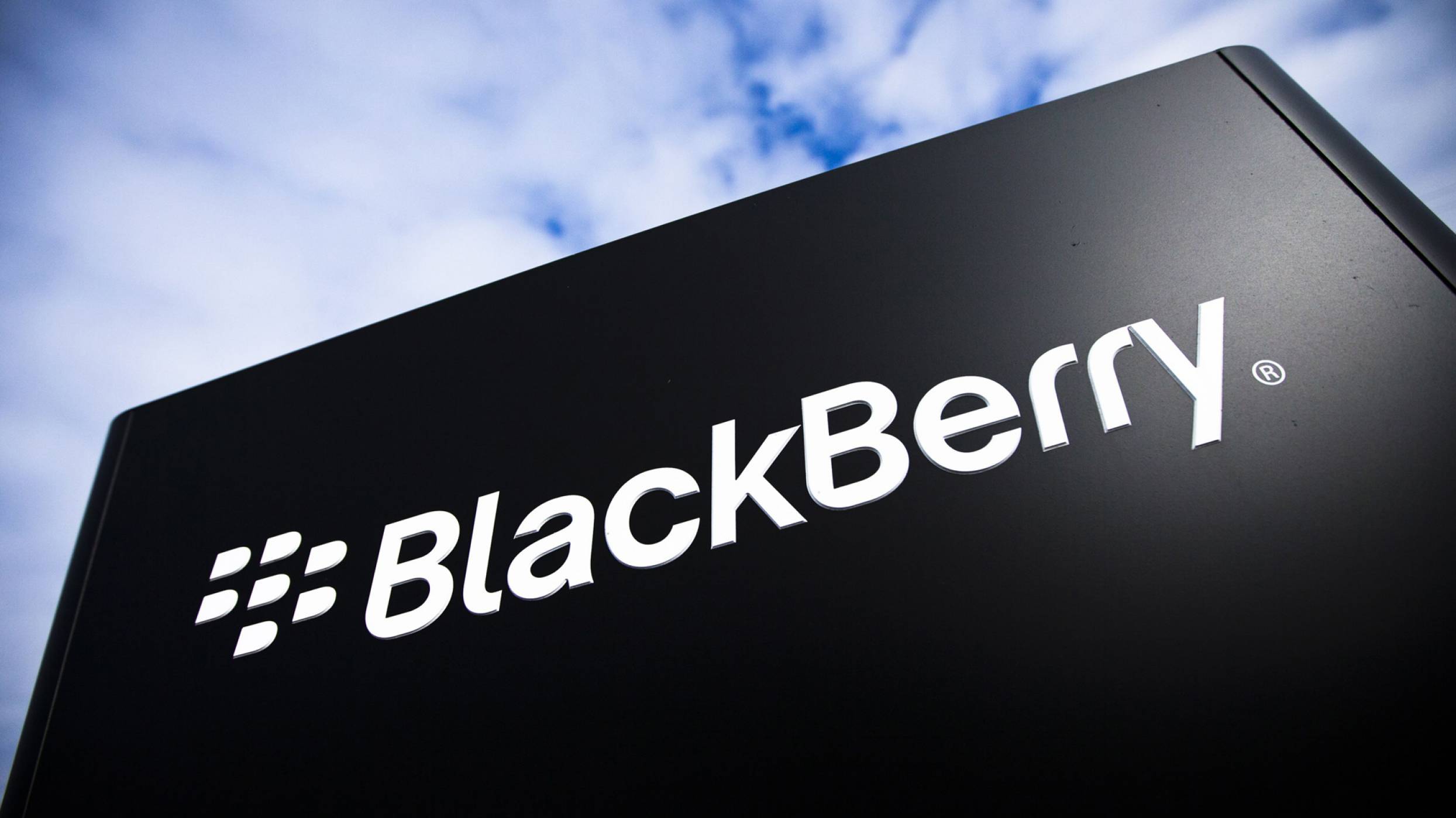 BlackBerry ще съди Facebook заради Messenger 