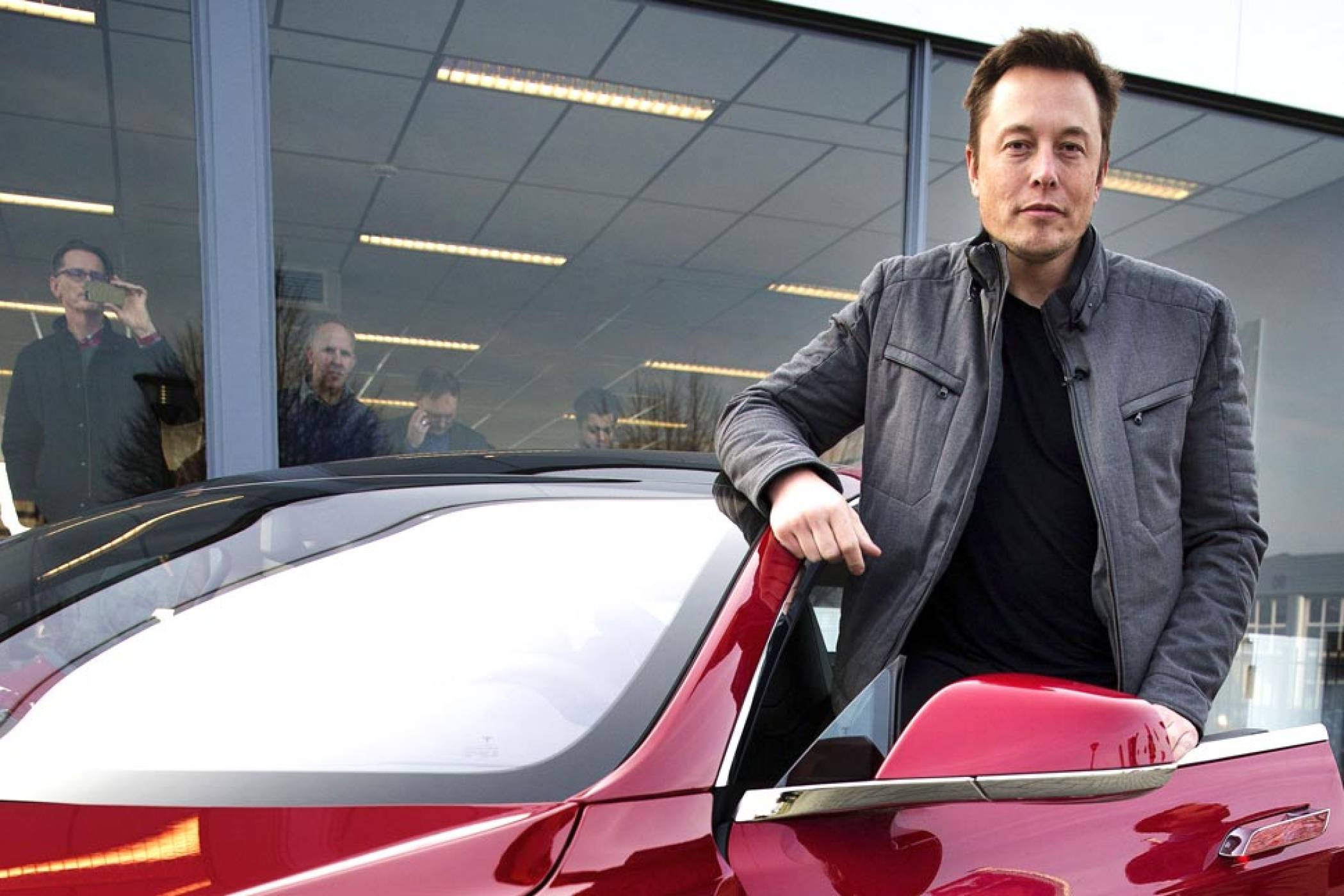Илон Мъск ще открие център за развойна дейност на Tesla в Гърция