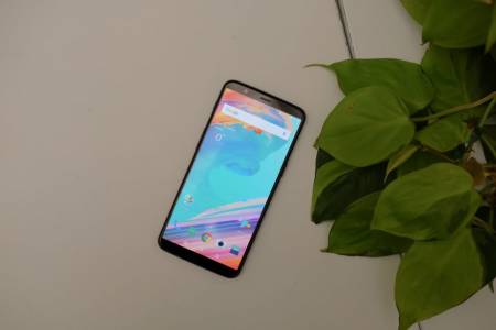 OnePlus 6 с 19:9 дисплей изкара внушителните 276 510 точки в AnTuTu