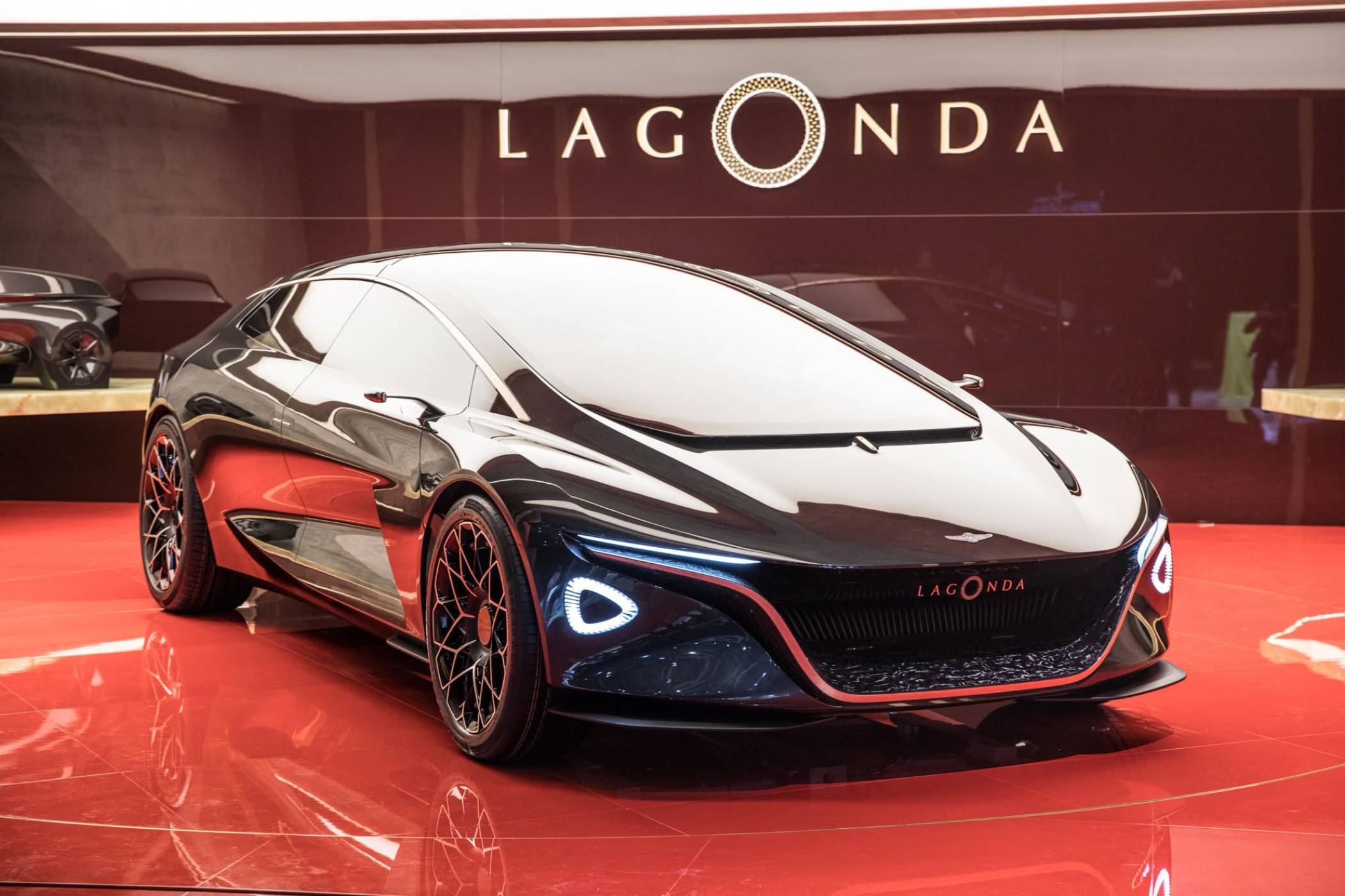 Aston Martin възражда Lagonda с луксозен автономен автомобил