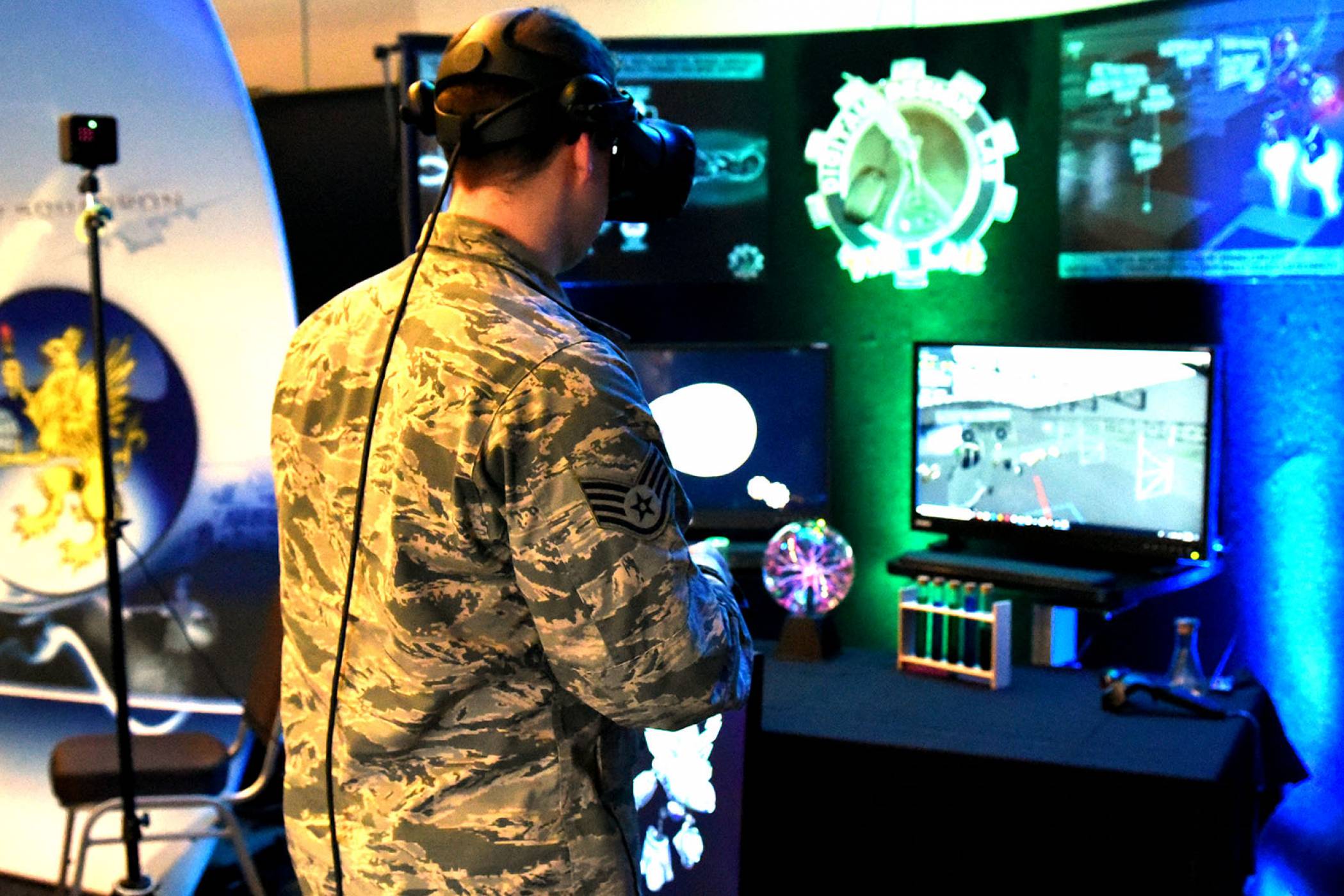Към 2022 г. 70 милиона души ще гледат света през VR и AR шлемове