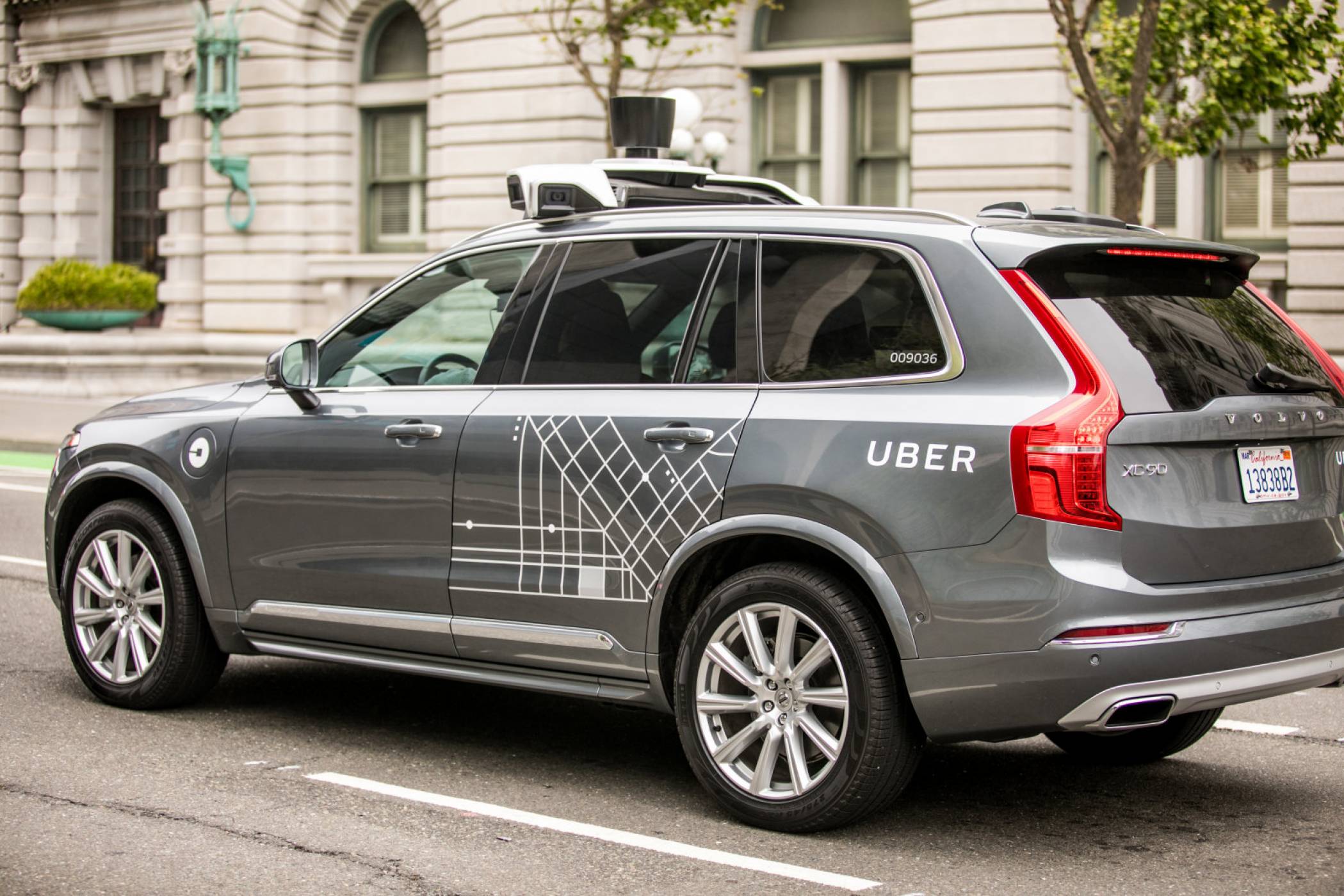 Инцидентът с автономната кола на Uber: какво точно се случи и какво предстои?