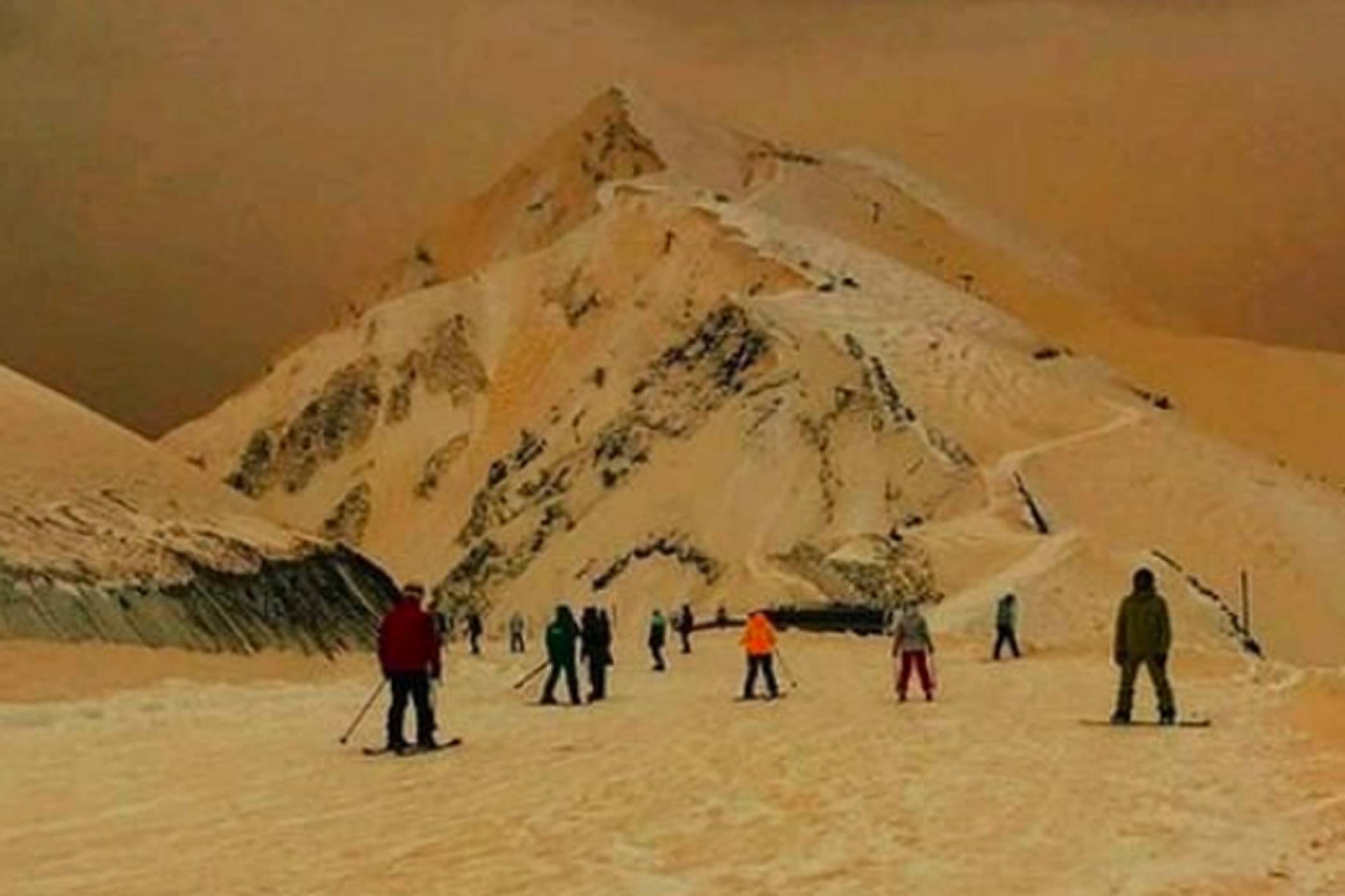 Ето защо снегът в Русия стана оранжев