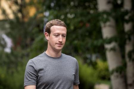Facebook  отлагат временно плановете си за смарт говорител
