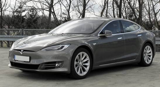Навигацията в Tesla вече следи трафика в реално време