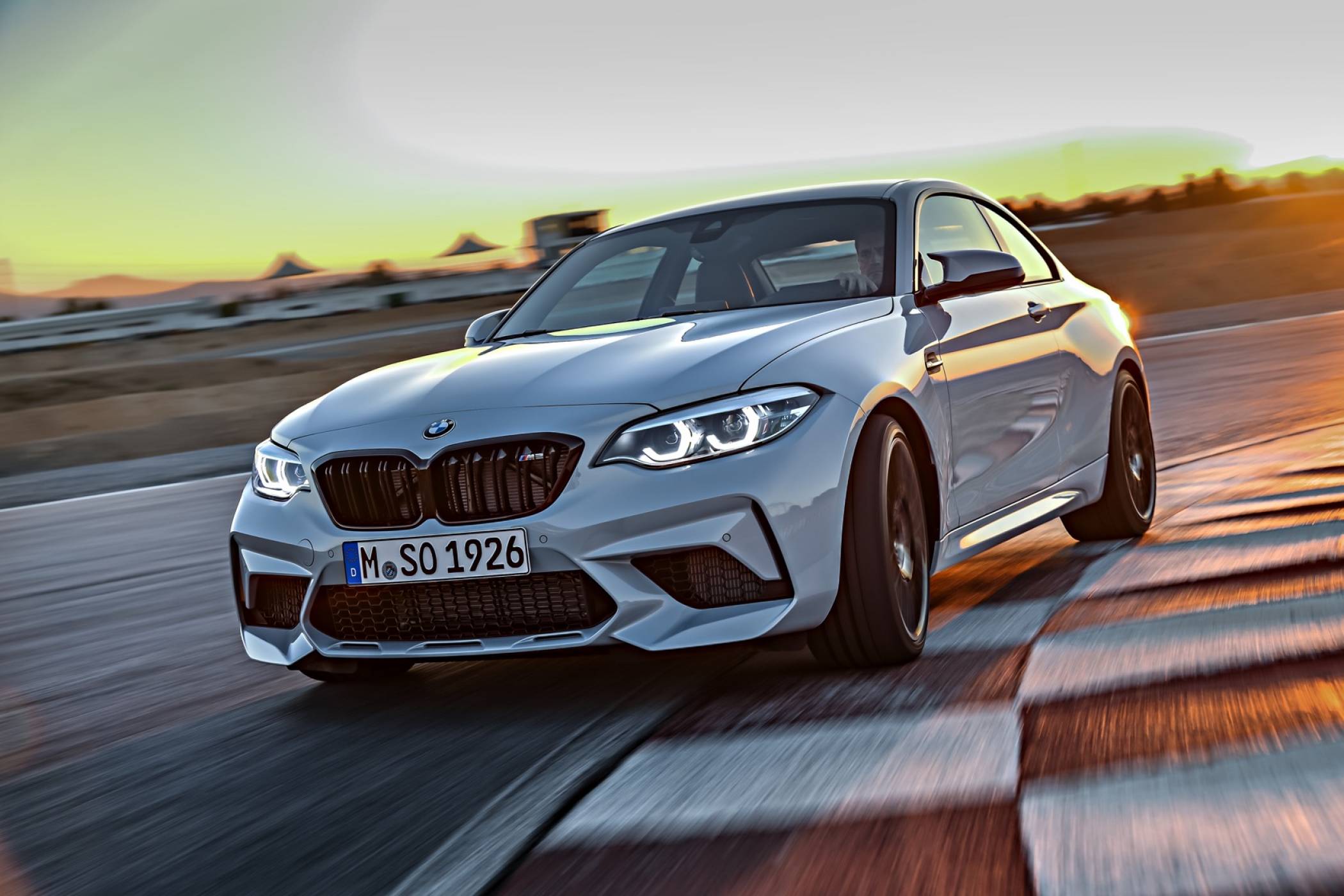 BMW M2 Competition пристига с 405 к.с. и още по-агресивна визия