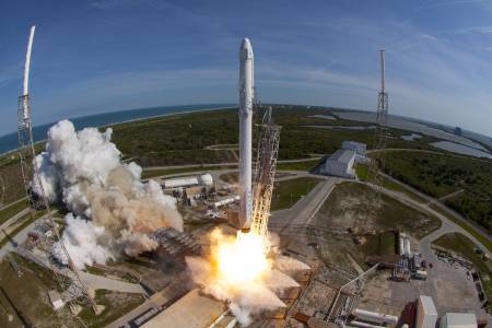 SpaceX увеличава цените и това ще оскъпи мисиите до МКС