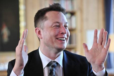 Акционер в Tesla иска да свали Мъск от позицията на председател на борда