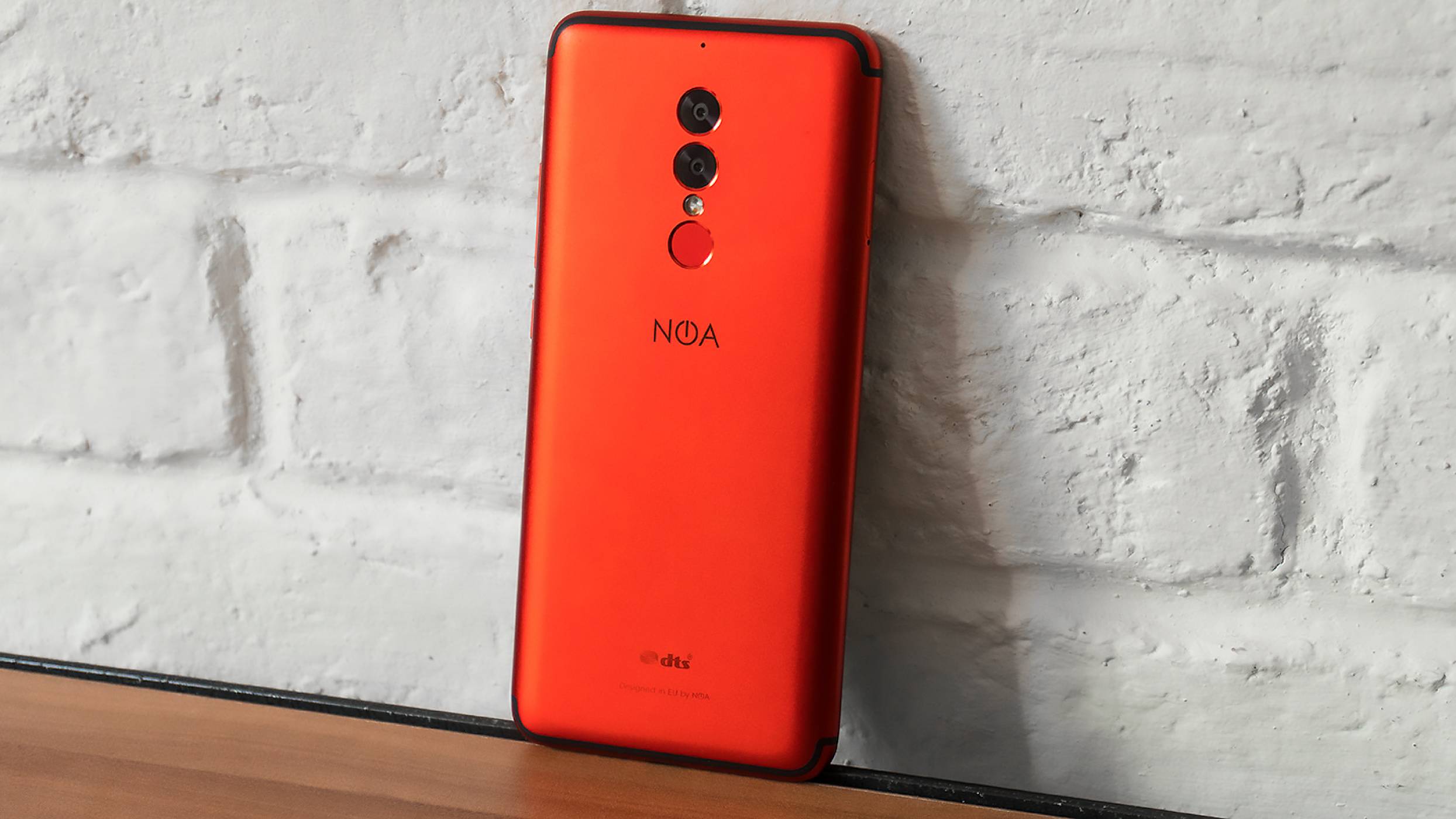 Noa N8 е балкански смартфон с огромна батерия (ревю)