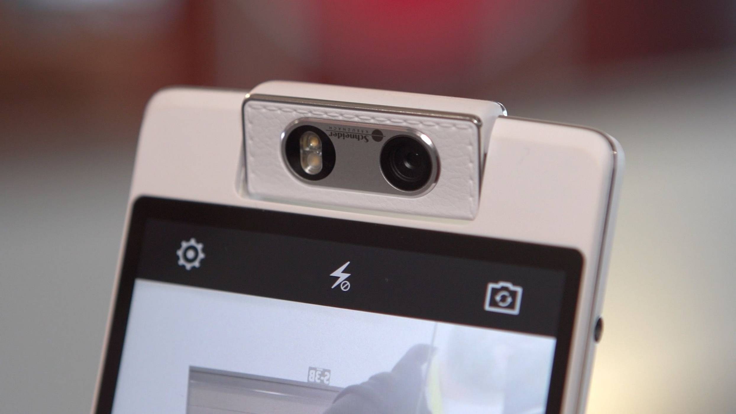 Oppo демонстрира първия 3D видео разговор от 5G смартфон