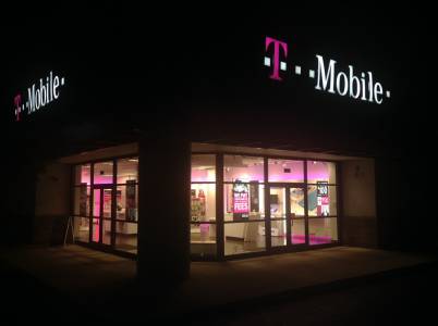 Deutsche Telekom подгони компания със седем служители заради съвпадащ цвят в логото