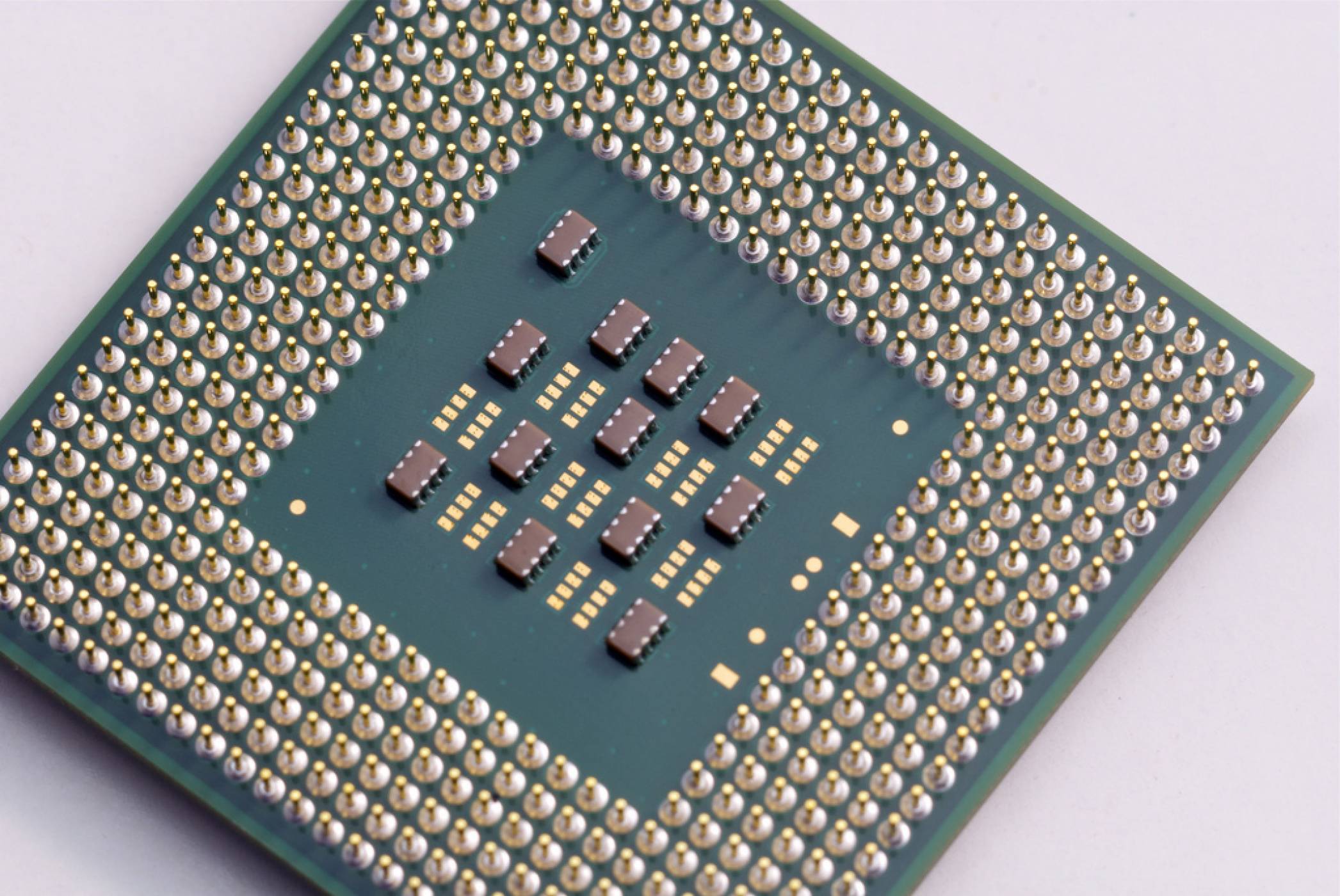 Google и Microsoft разкриха нова CPU уязвимост, а решението за нея забавя компютъра ви 