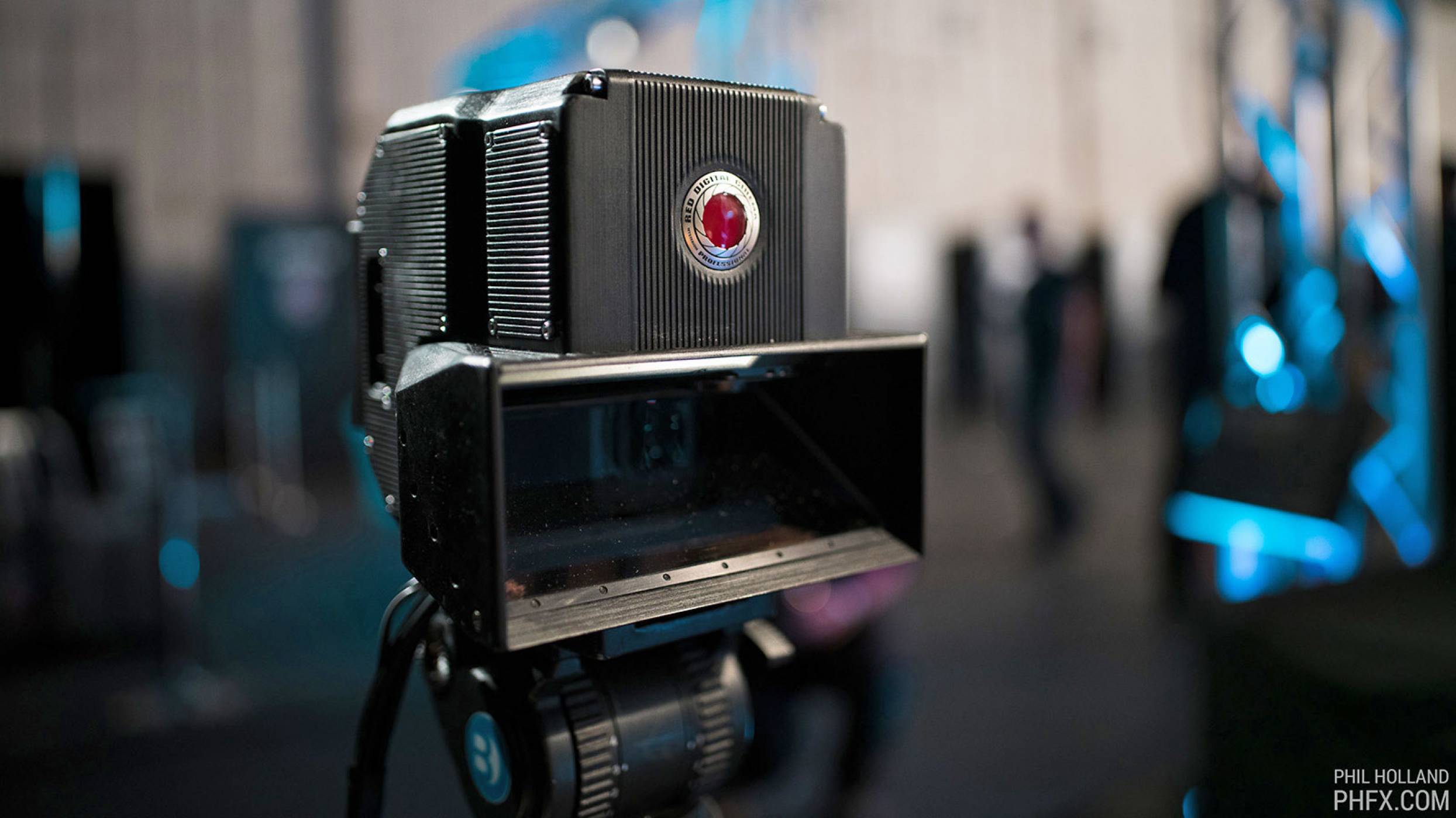 RED прави 8K 3D камера за своя холографски смартфон