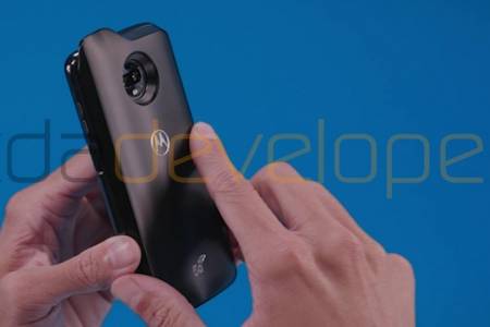 Изтекоха снимки на новия Moto Z3 Play и интересния 5G Moto Mod