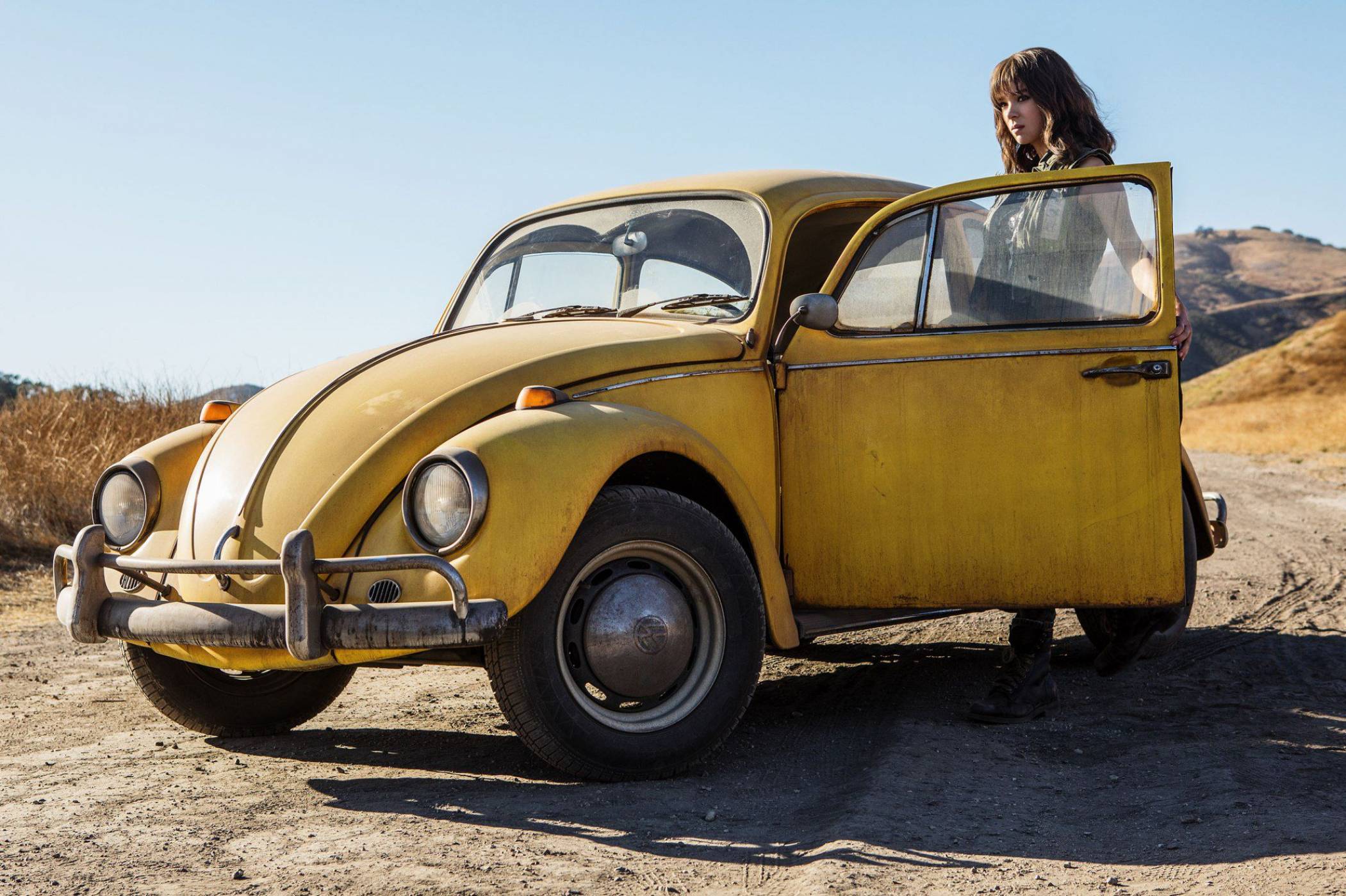 Новият тийзър на Bumblebee ни изпраща на разходка в 80-те години
