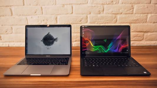 Сблъсък: Razer Blade Stealth (2017) vs. MacBook Pro 13” с Touch Bar (2016) (видео)