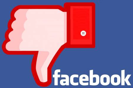 Facebook споделя на доверени партньори потребителски данни без право