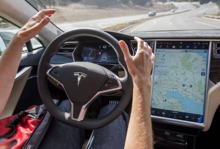 Tesla ще пусне „напълно автономна“ версия на Autopilot през август