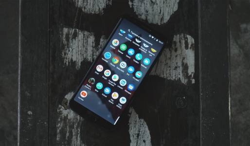 Защо Moto G6 Plus е перфектният младежки флагман? (видео ревю)