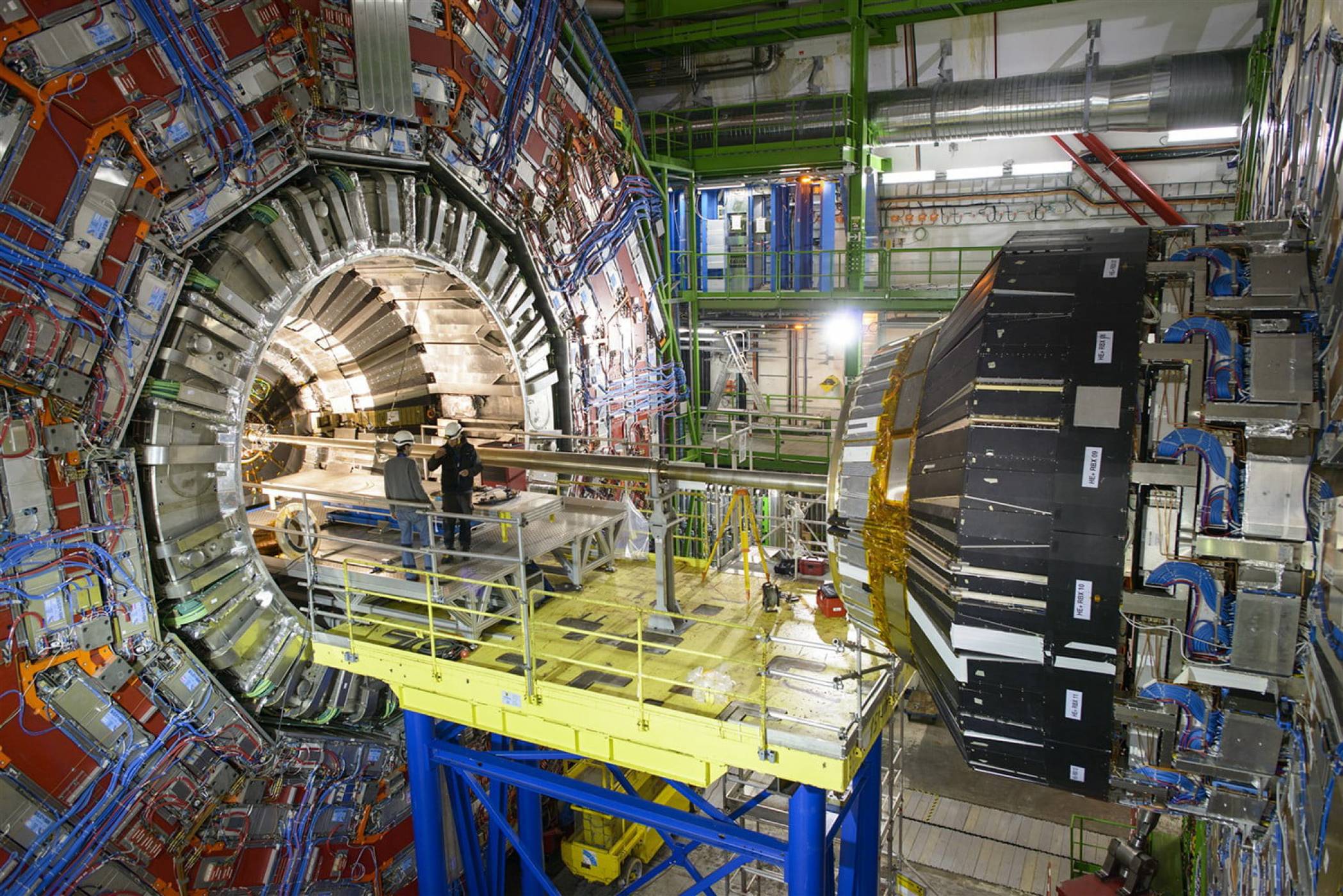 От CERN започват обновяване на големия адронен колайдер