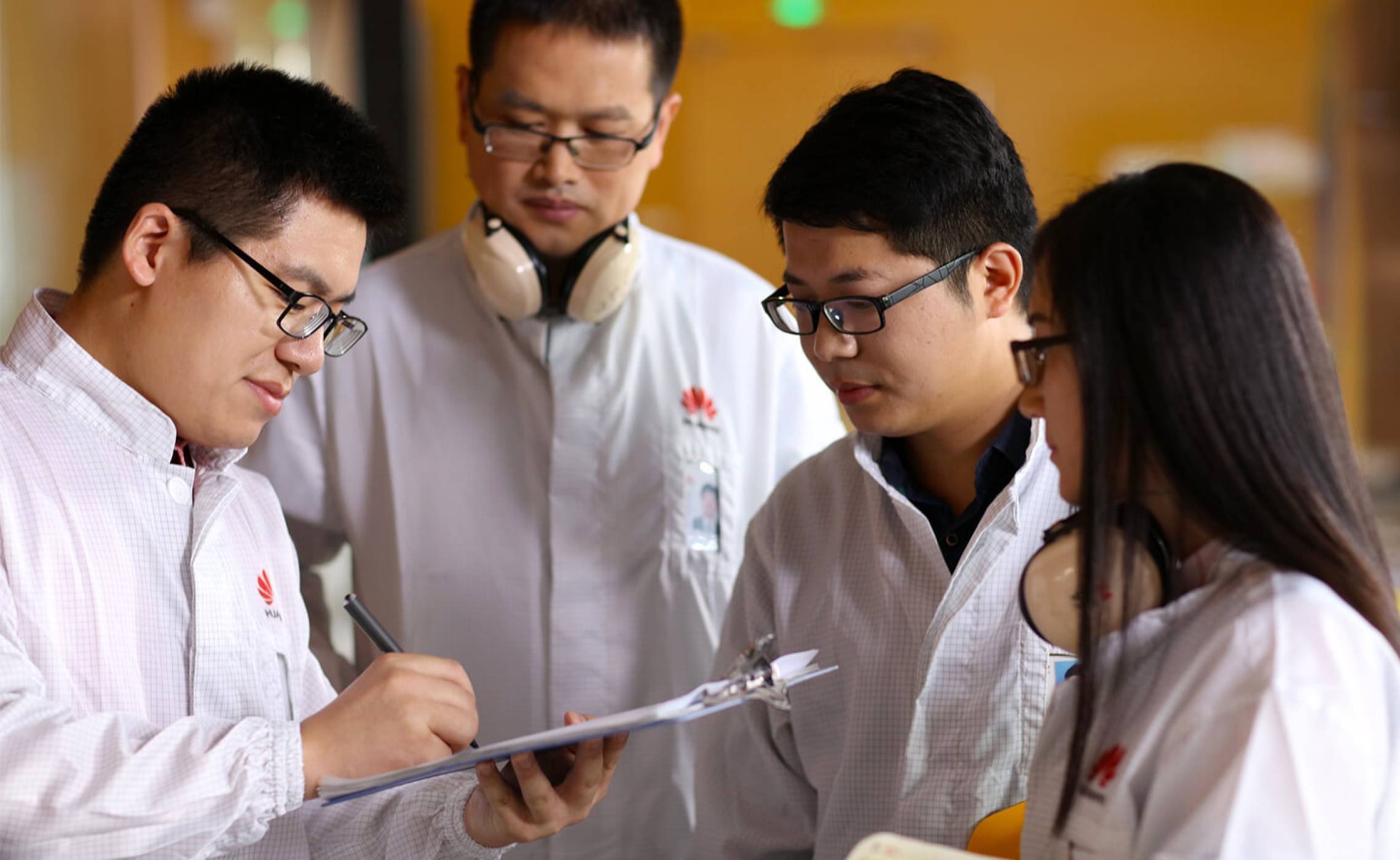 Huawei c иновативен начин за създаване на безрамкови дисплеи