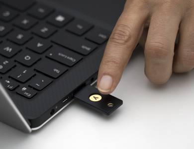 Вече можете да се логнете в Twitter и с USB флаш памет