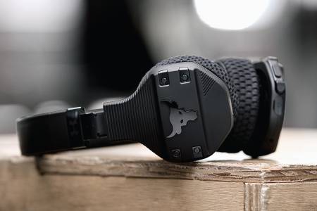 Тренирайте като Скалата с новите слушалки Project Rock на JBL и Under Armour