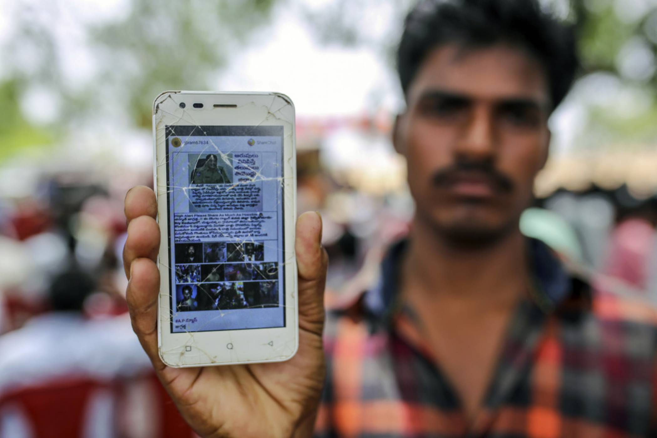 Фалшиви новини в WhatsApp предизвикаха линчове в Индия