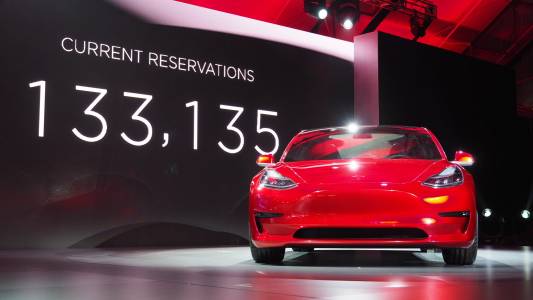 Търговската война между САЩ и Китай вдигна цените на Tesla