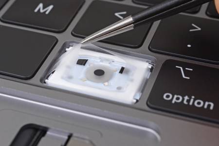 Прахът има нов враг в лицето на преработената клавиатура на MacBook Pro