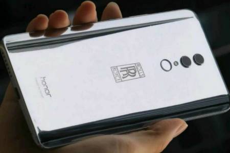 Honor Note 10 Rolls Royce Edition ще отива на лимузината ви