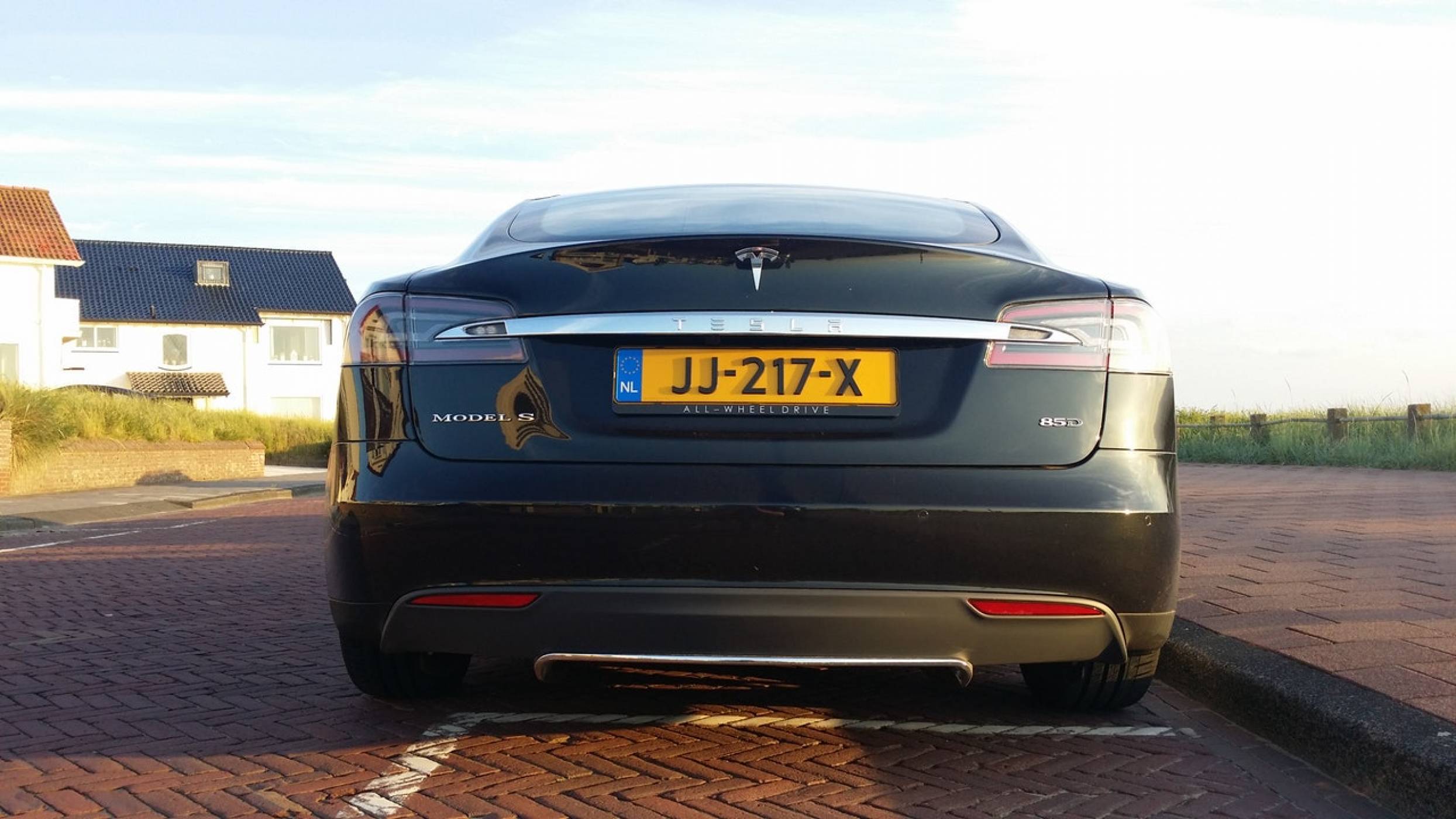 Германия си прибира обратно EV субсидиите за лъскавите Tesla