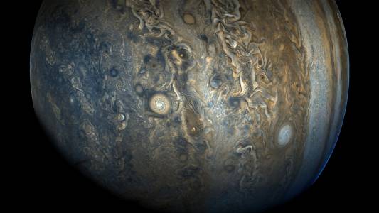 Откриха десет нови луни около Юпитер и някои от тях се държат странно