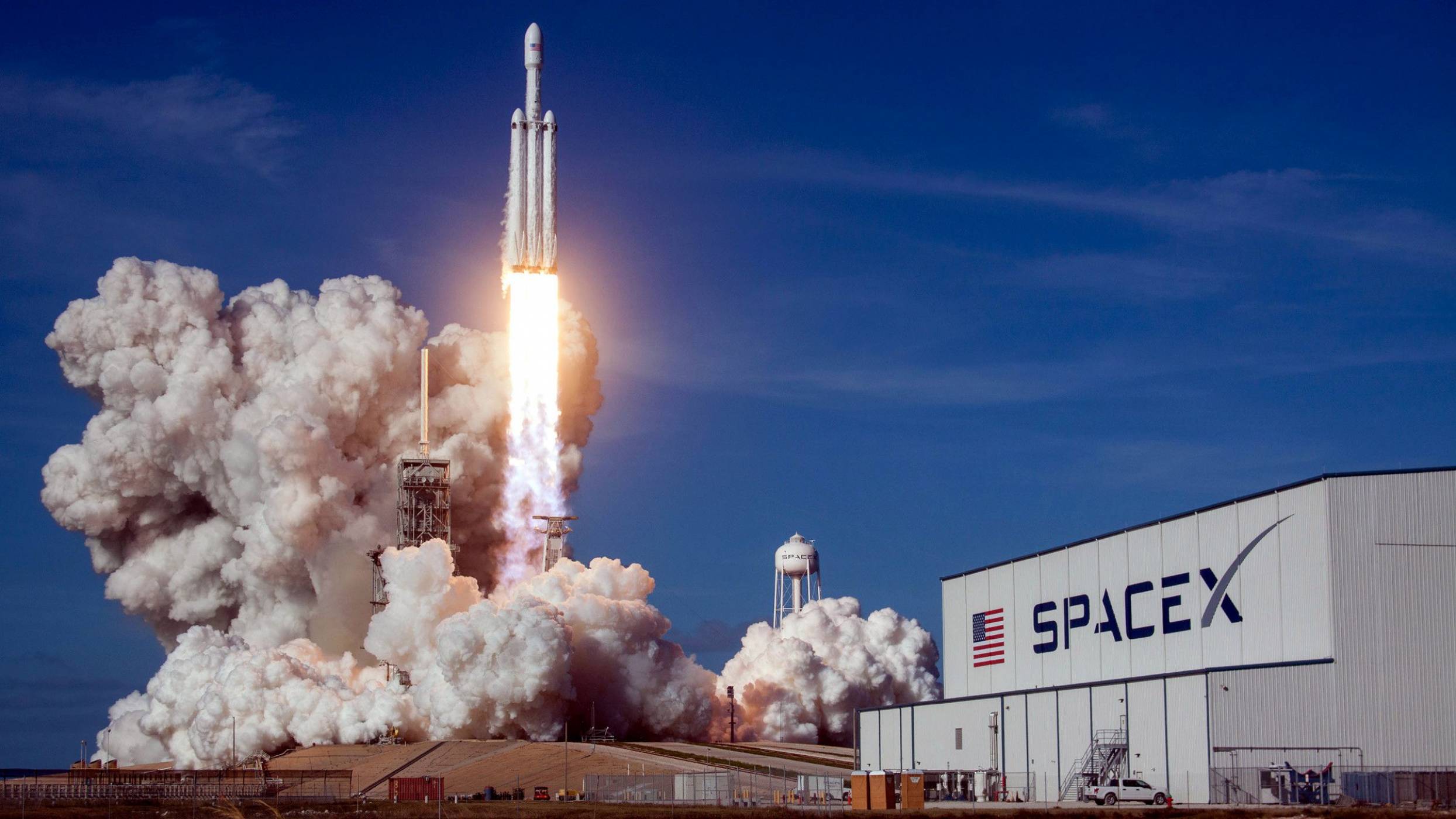 SpaceX изстреля най-тежкия сателит, правен досега