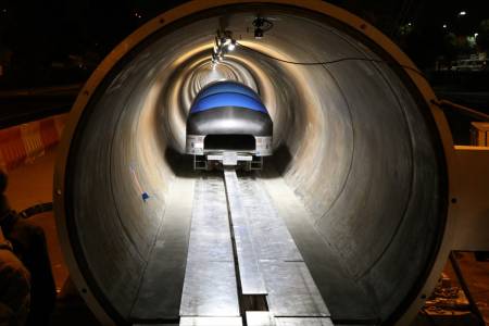 Hyperloop капсула в състезание на SpaceX достигна почти 500 км/ч
