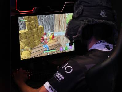 Родители наемат треньори по Fortnite, за да печелят децата им