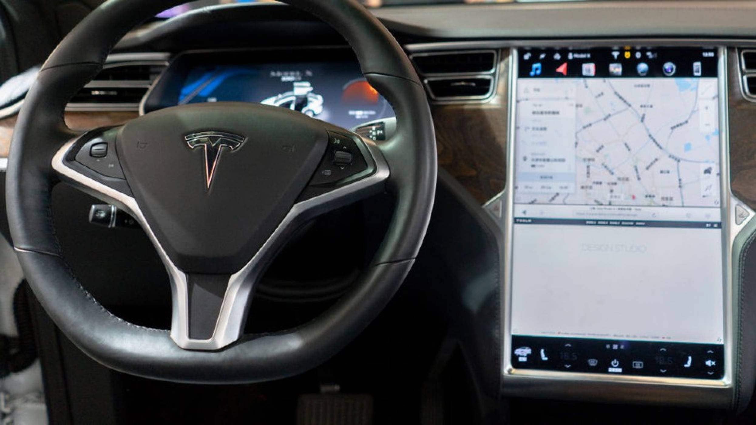 Новата ви Tesla: неочаквана гейм конзола