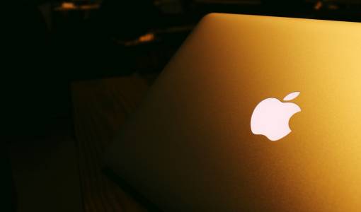Apple вече е компания за 1 трилион долара