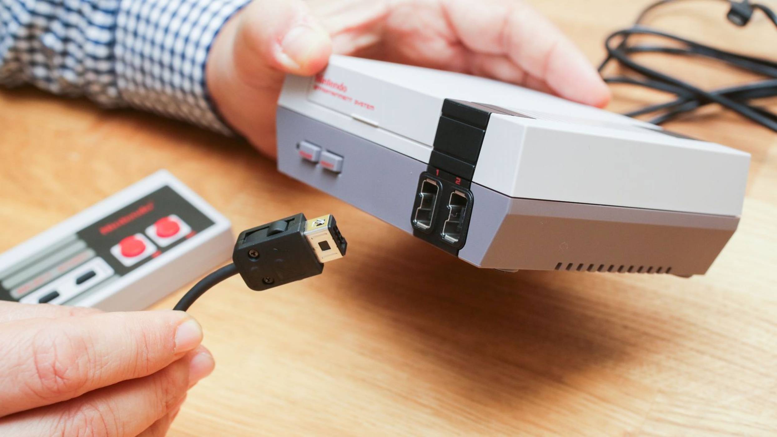 NES Classic се оказа по-продавана от PS4, Xbox One и Switch през юни