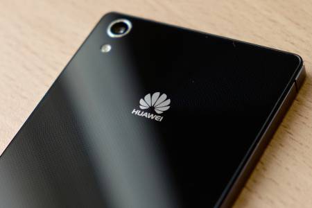 Huawei оставя силна първа половина на 2018 г. зад себе си