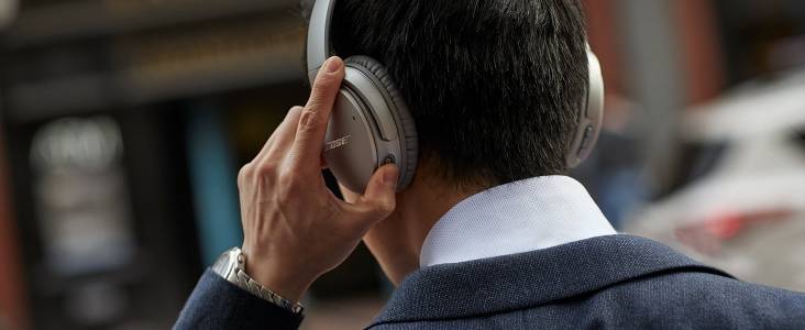 Шумоизолиращите слушалки на Bose QuietComfort 35II вече работят и с Amazon Alexa