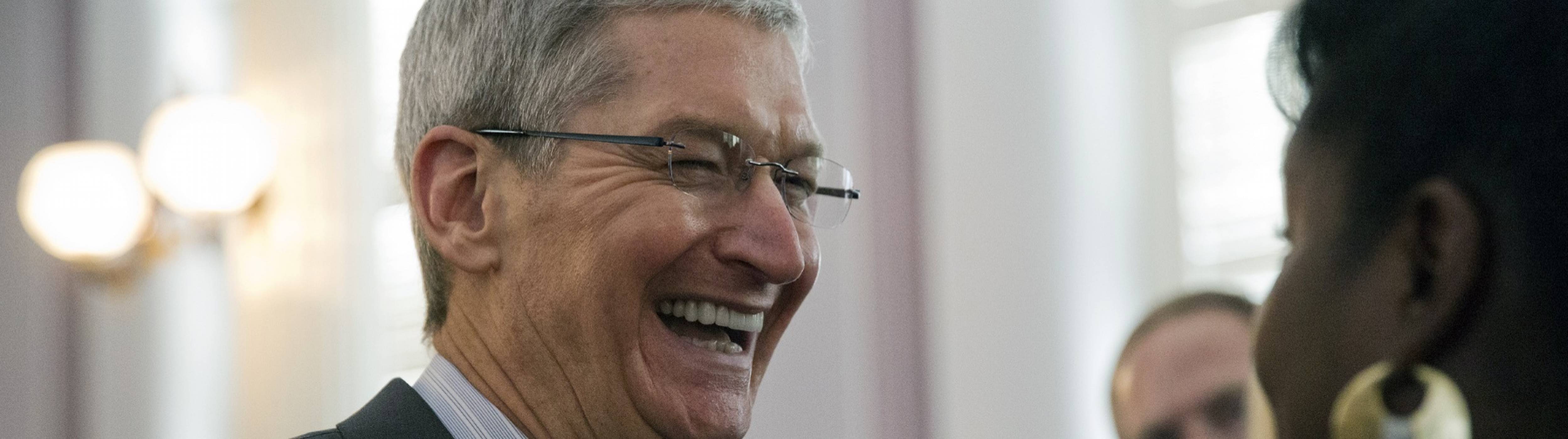Директорът на Apple Тим Кук дари 5 млн. долара за благотворителност
